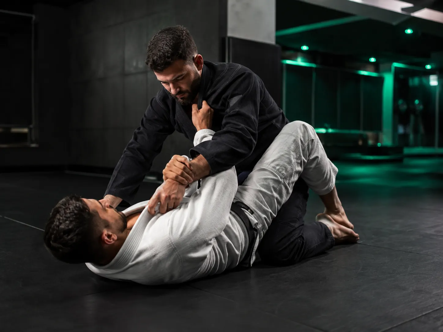 Alunos praticando Jiu-Jitsu
