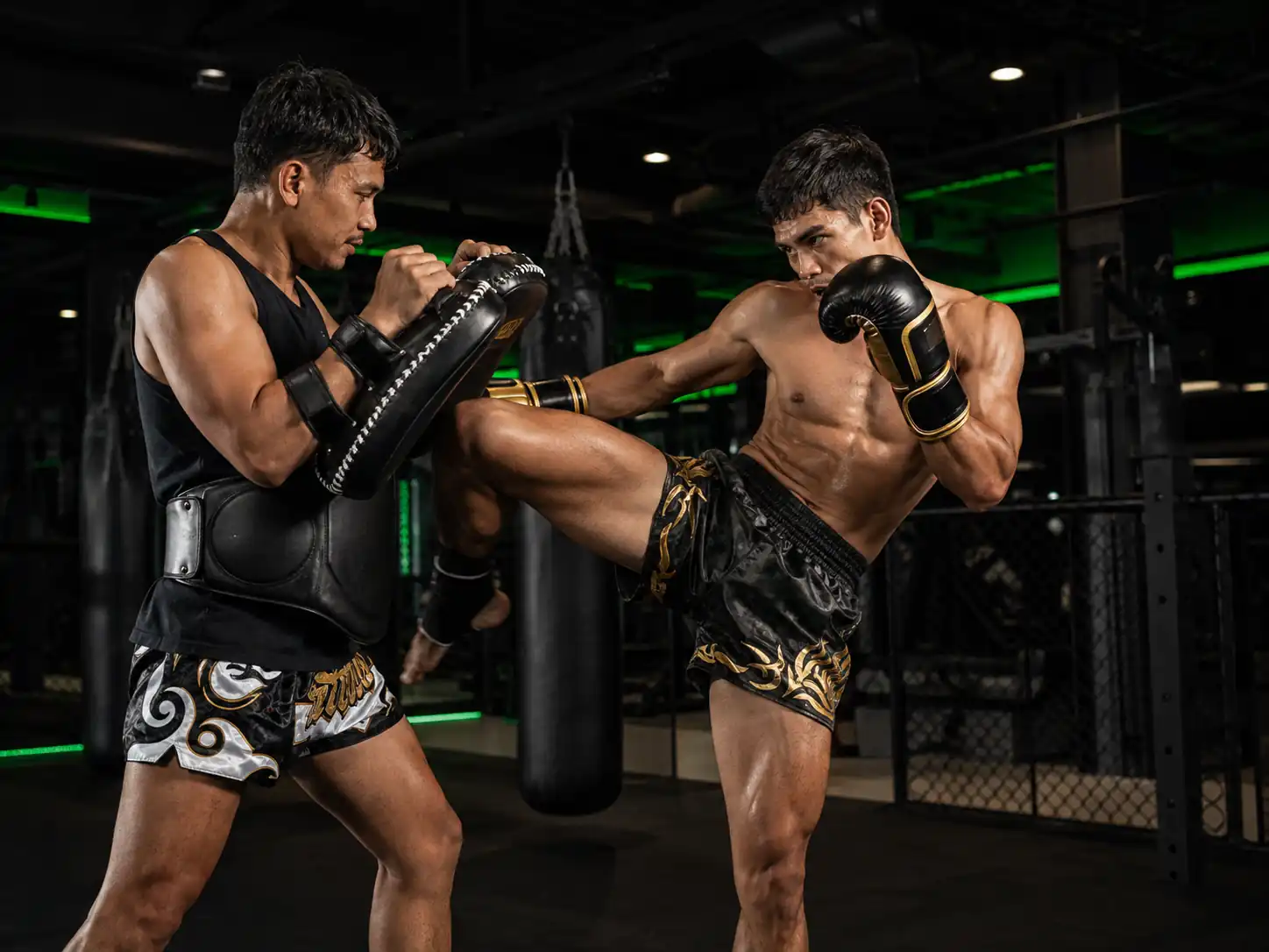 Alunos praticando Muay Thai